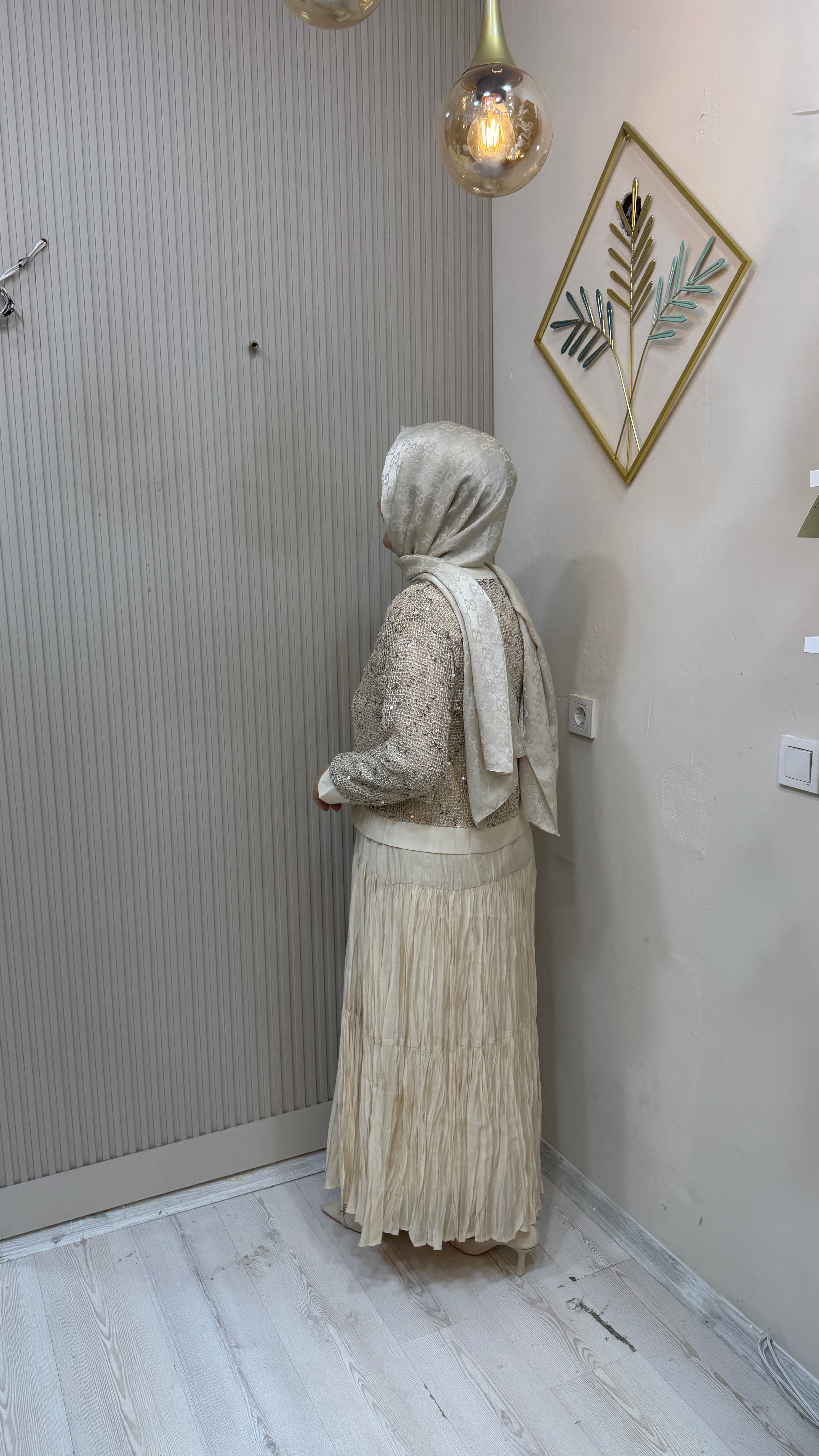 1560 KREM ELBİSE
