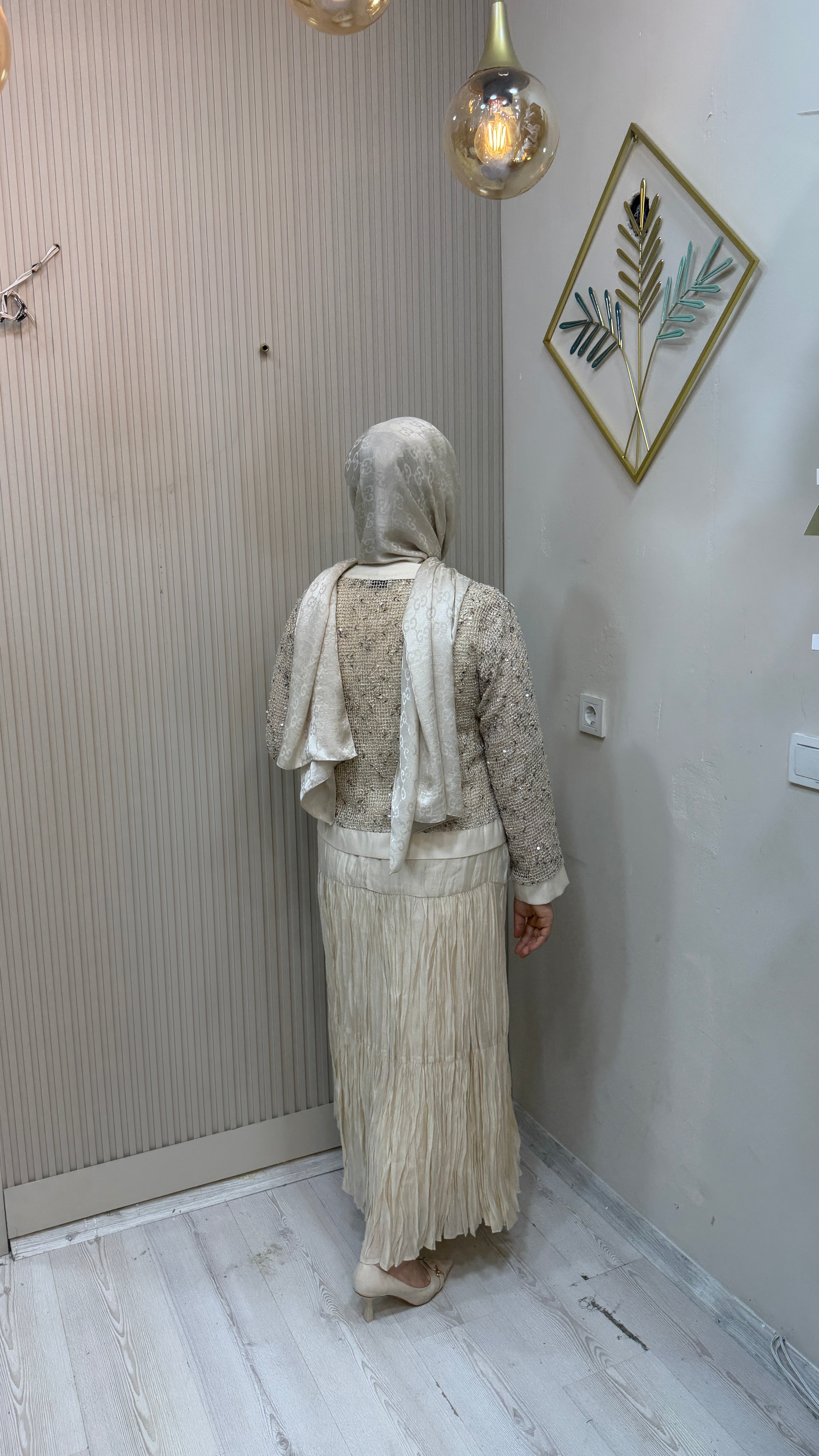 1560 KREM ELBİSE
